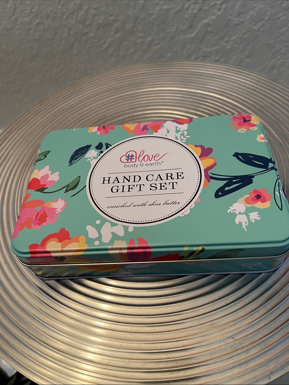 Love Body & Earth Hand Care Gift Set